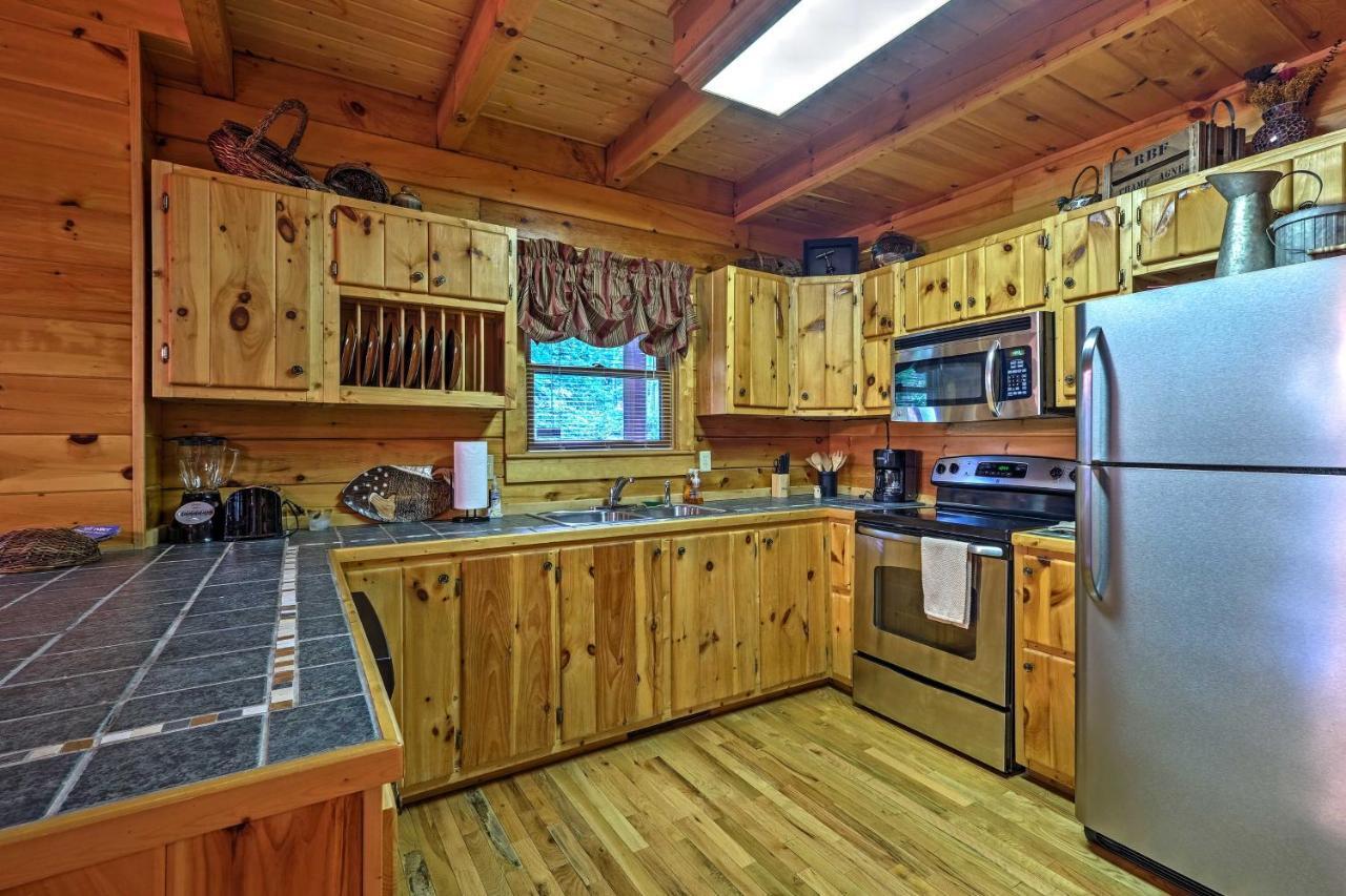 فيلا Pigeon Forge Cabin With Hot Tub, Grill And Pool Table! سيفيرفيل المظهر الخارجي الصورة